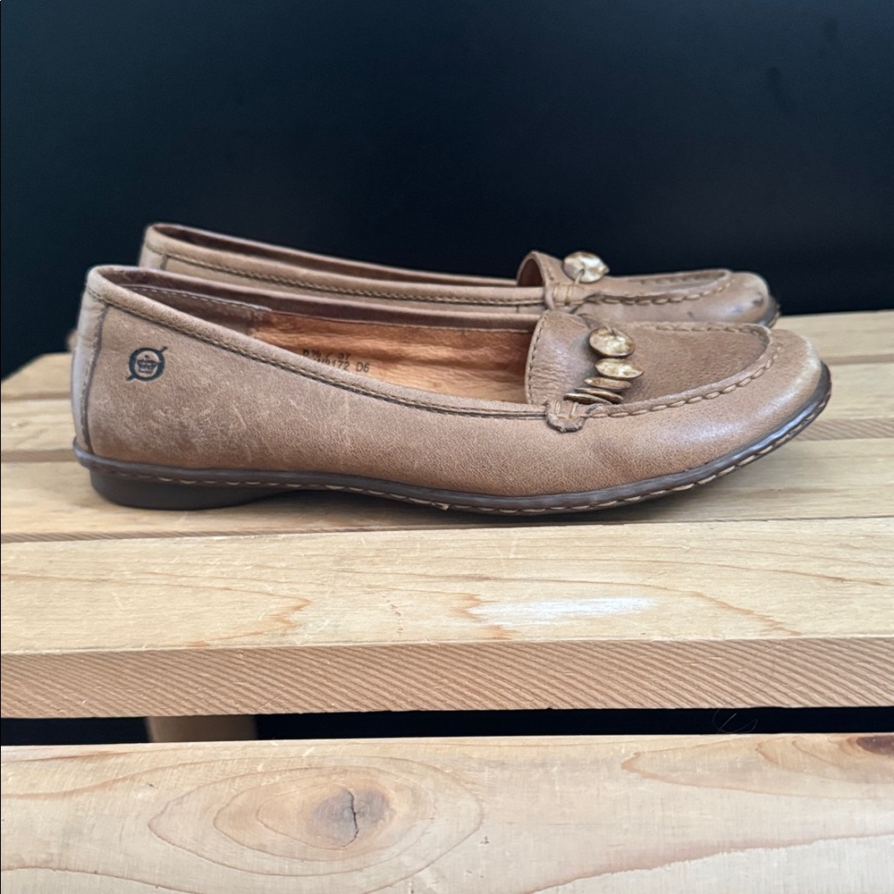 Born Women's Brown leather loafers.  6 1/2